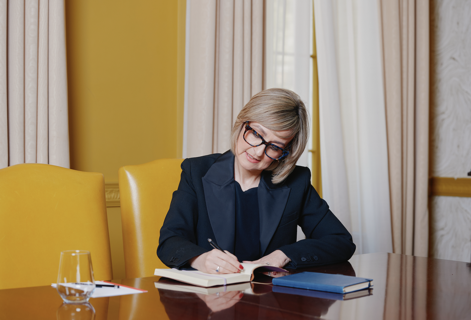 Take the NOPAUSE™ Scorecard via the 1 Million Menopause Voices campaign designed by professional coach Fiona McKay for career impact