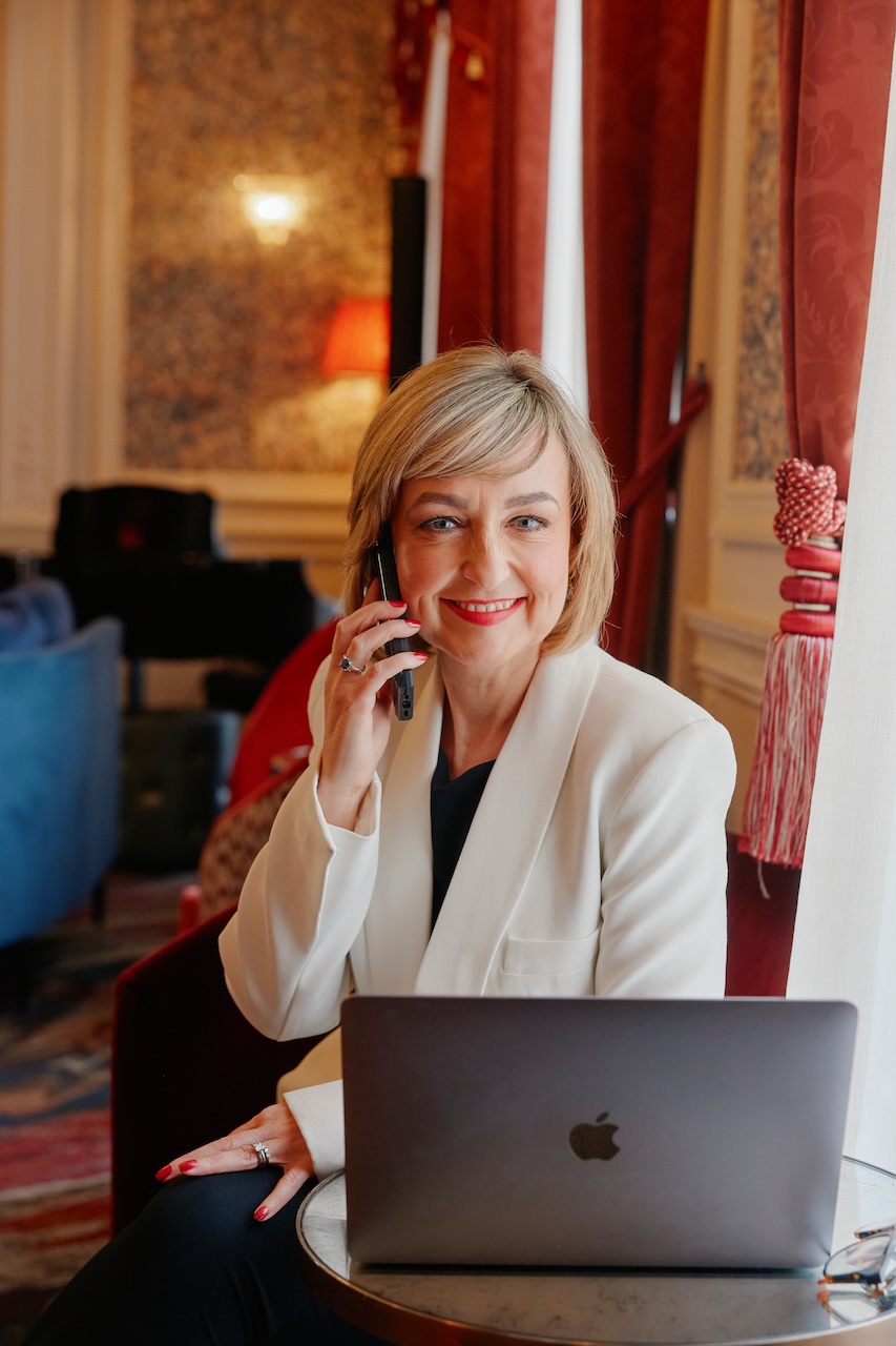 Contact Fiona McKay menopause keynote speaker and coach for strategy-led workplace support